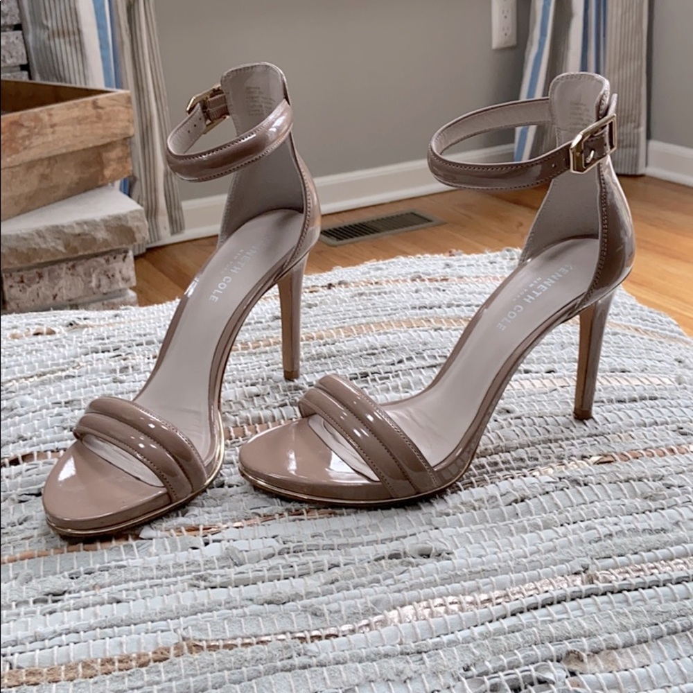 Kenneth Cole Brooke nude strappy heels, sz 8